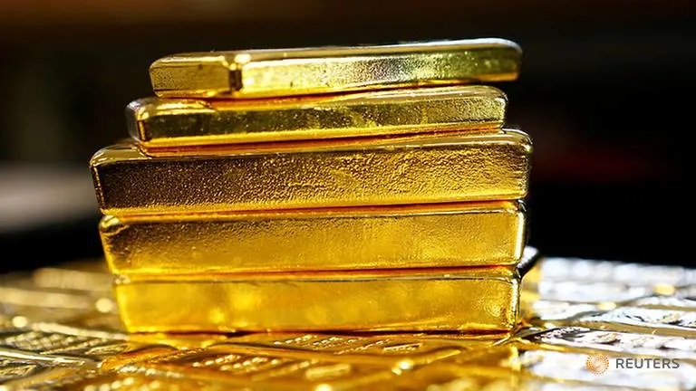 Gold hits record high on haven demand