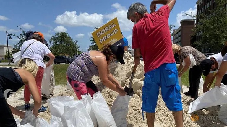 Isaias weakens to tropical storm, likely to strengthen as it aims for eastern Florida