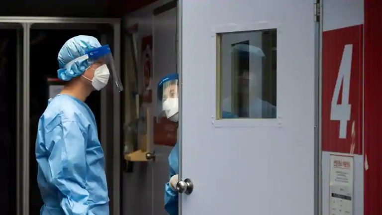 Covid-19: South Korea urges striking doctors to return to work