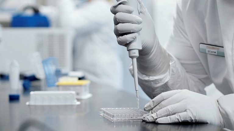 US predicts ‘vaccines before Christmas’ as virus super-surge looms