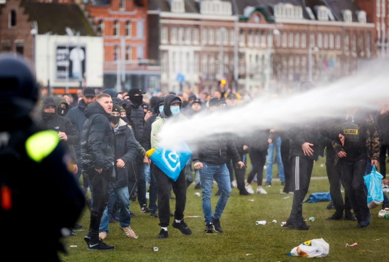 Dutch government urges court to keep Covid curfew