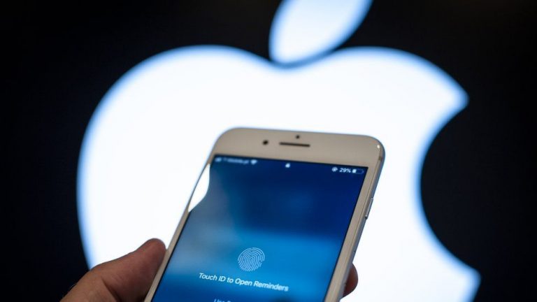 Apple delays recalling staff to the office until 2022
