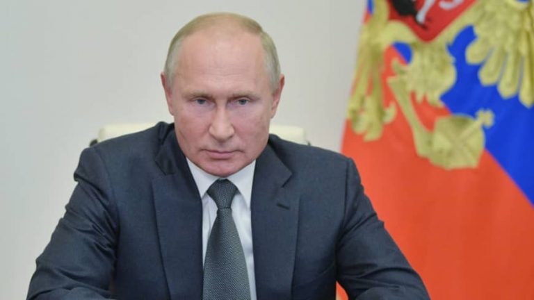 Flowers for women in Russia, but not all want to celebrate