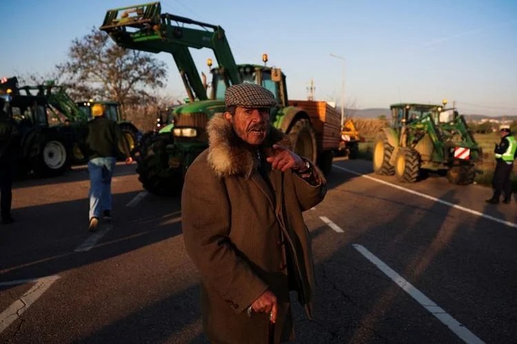 French farmers head home but anger spreads elsewhere in Europe