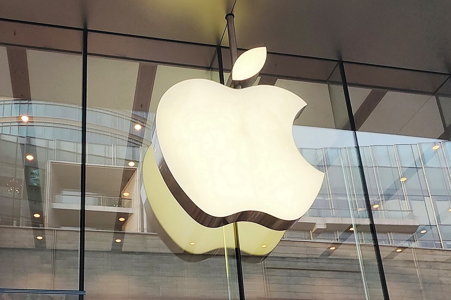 Apple bids for Formula 1 rights in US, Financial Times reports