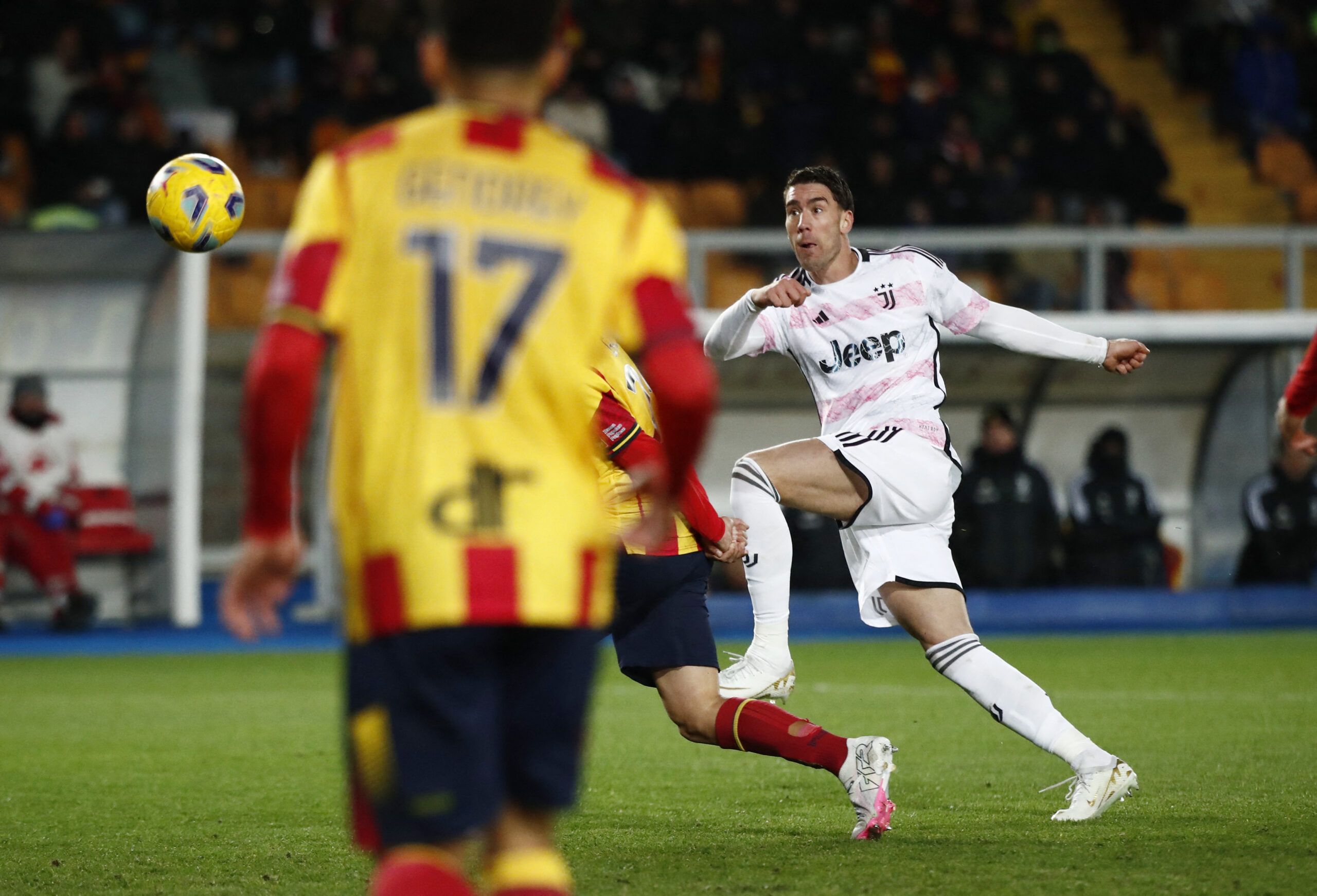 Vlahovic strikes after 10 seconds as Juve climb to third with Lecce win