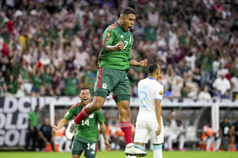 Romo’s goal sends Mexico through but blunt attack leaves questions