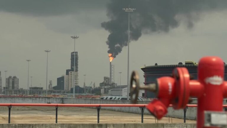 Oil prices rise to six-week high as US-Iran tensions escalate
