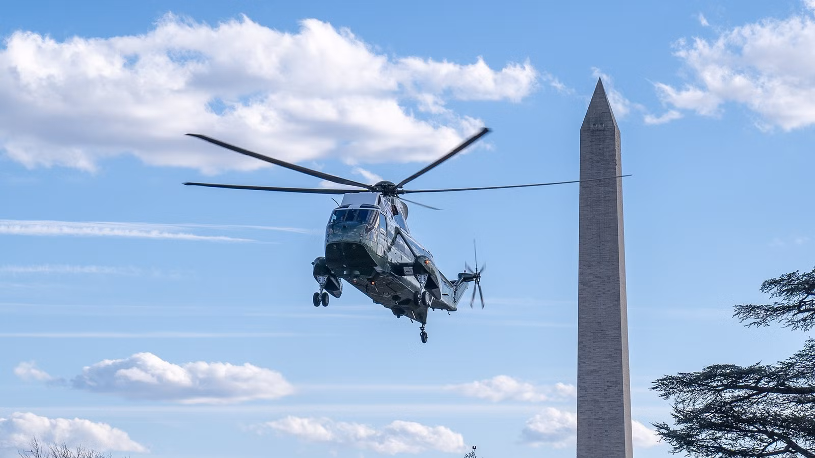 Marine One helicopter crew failed to reach air traffic control before safety incident, report says